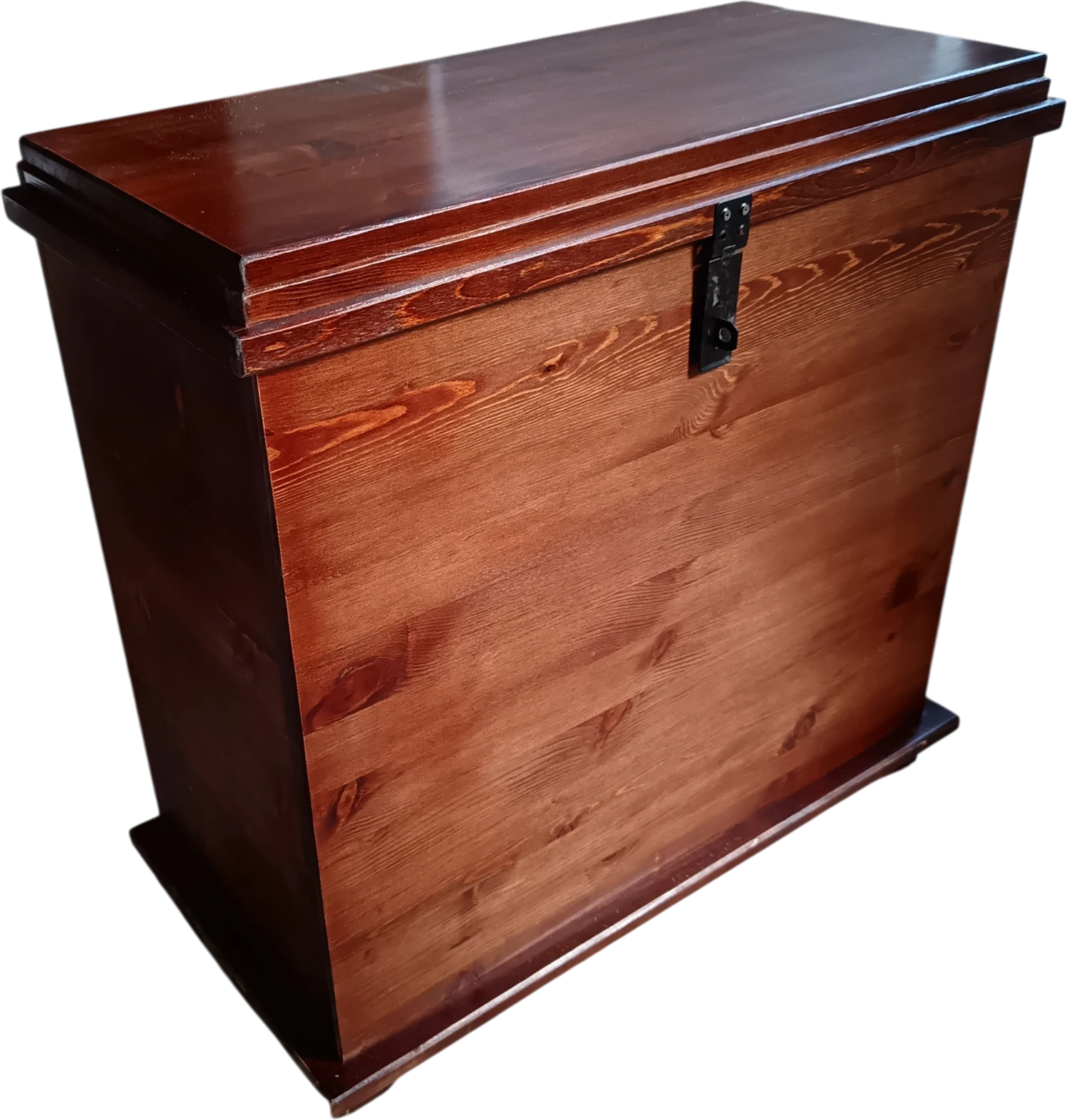 Lockable wooden chest